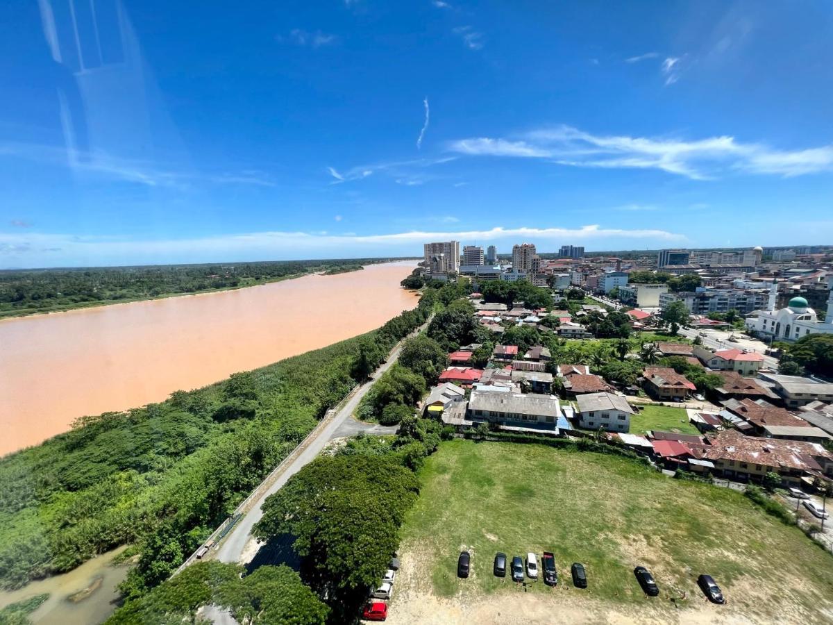 Riverview 8pax 3br In Kbtown Ps4, Netflix A-3-2 Apartment Kota Bharu